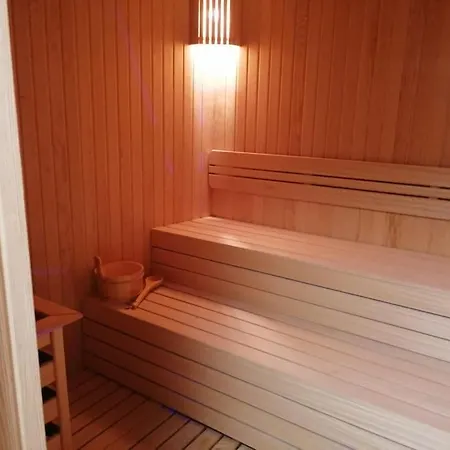 Guvenlikli Plazada Huzurlu Yasam Alani *