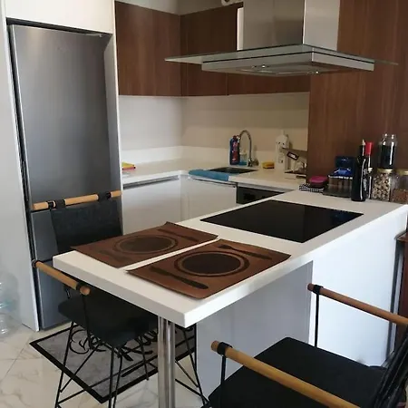 Guvenlikli Plazada Huzurlu Yasam Alani 伊斯坦布尔